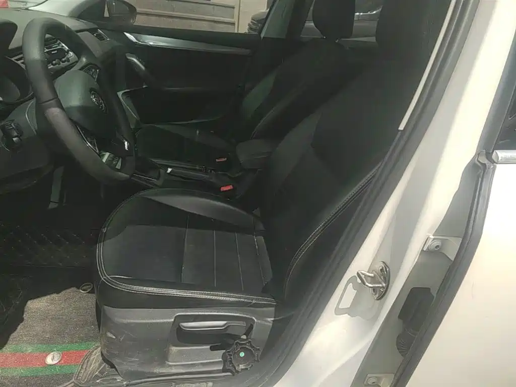 Škoda Octavia 2019 1.5L Automatic Smart Luxury China VI фото 15
