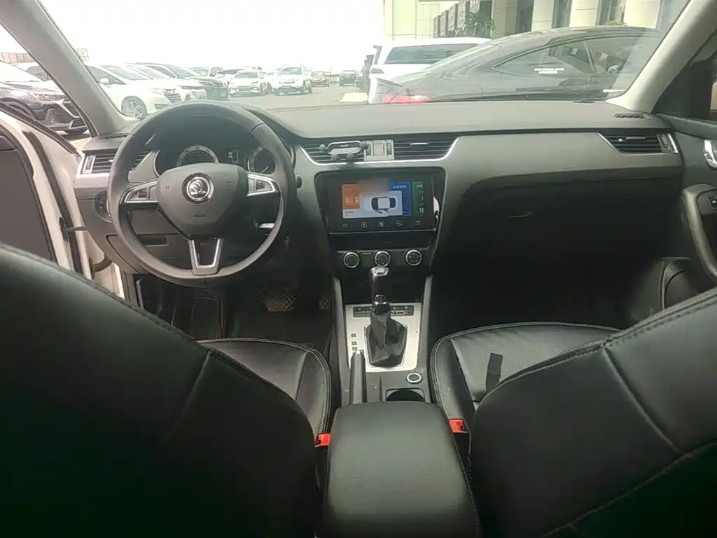Škoda Octavia 2019 1.5L Automatic Smart Luxury China VI фото 10
