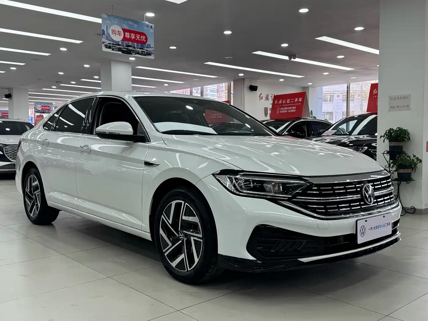 Volkswagen Sagitar 2023 300TSI DSG Surpassing Edition фото 3