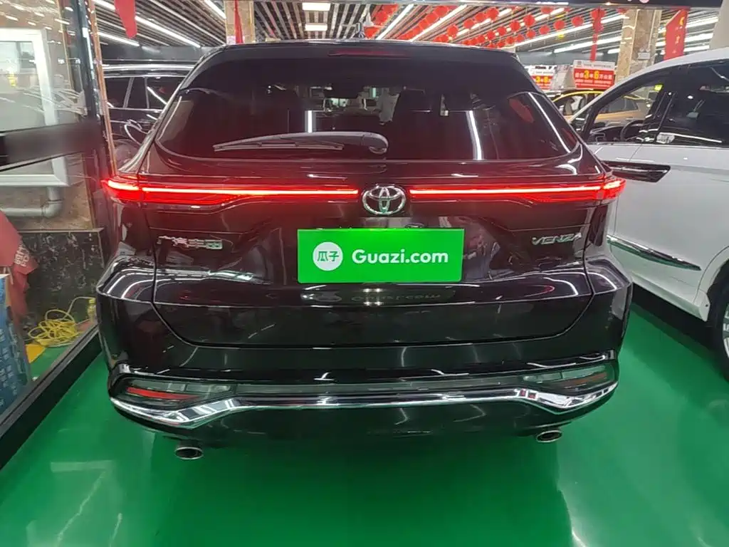 Toyota Venza 2023 2022 2.0L CVT 2WD Luxury