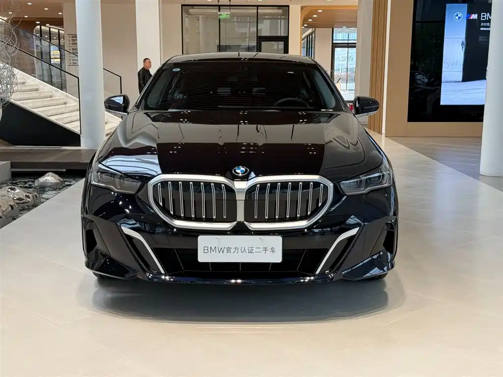 BMW 5 Series 2025 530Li Premium M Sport Package фото 4