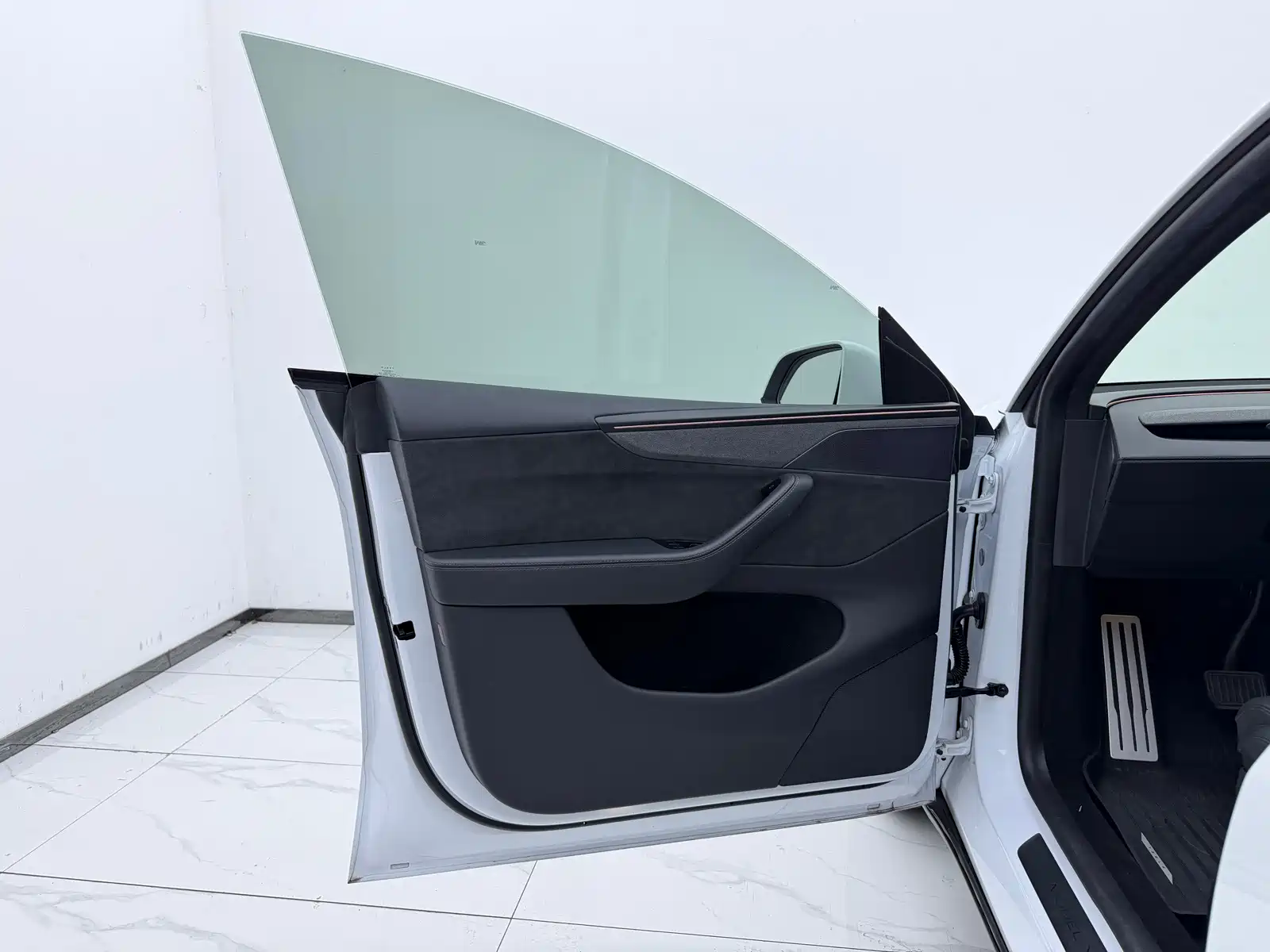 Фото 9 - Tesla Model Y L