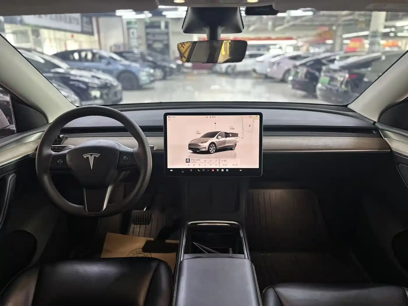TESLA MODEL Y