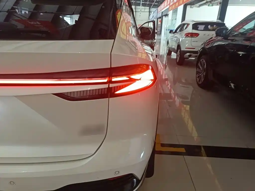 Фото 8 - Roewe RX5