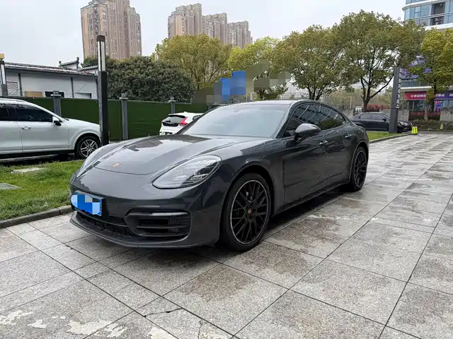 PORSCHE PANAMERA