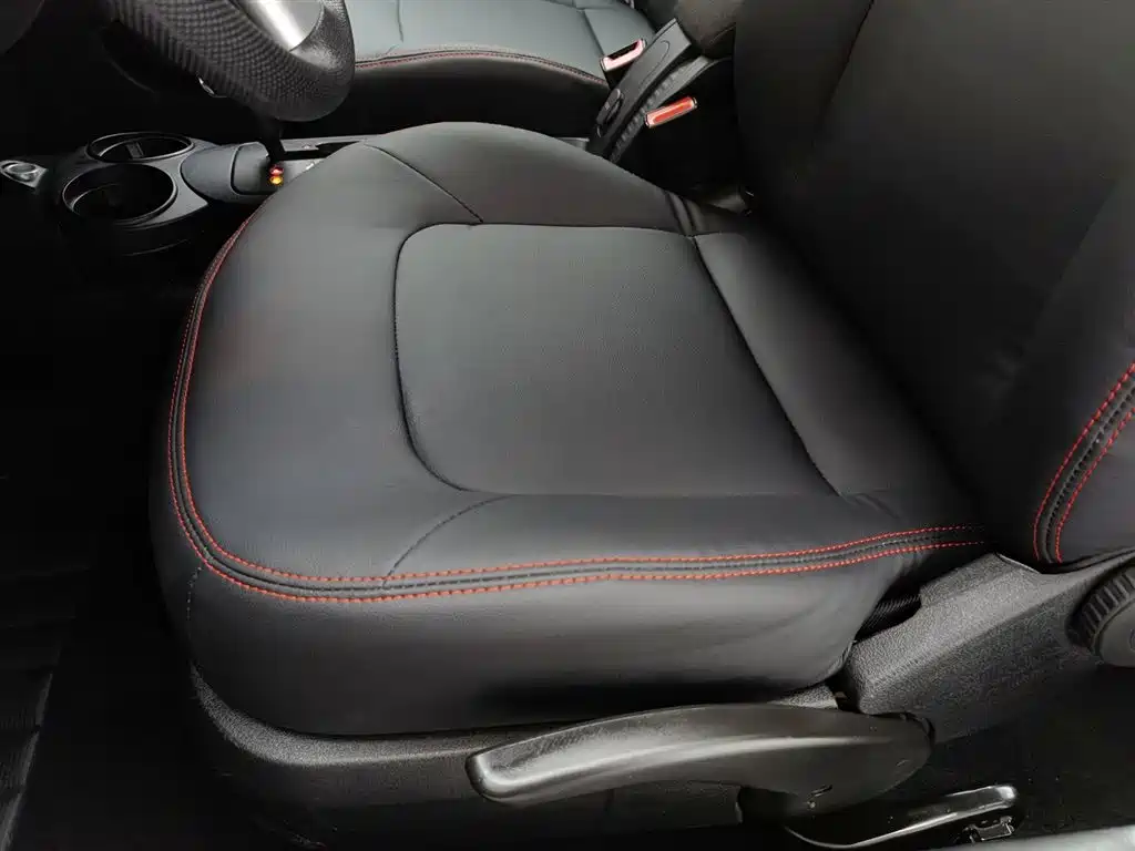Volkswagen Beetle 2010 Model 1.6 AT фото 20