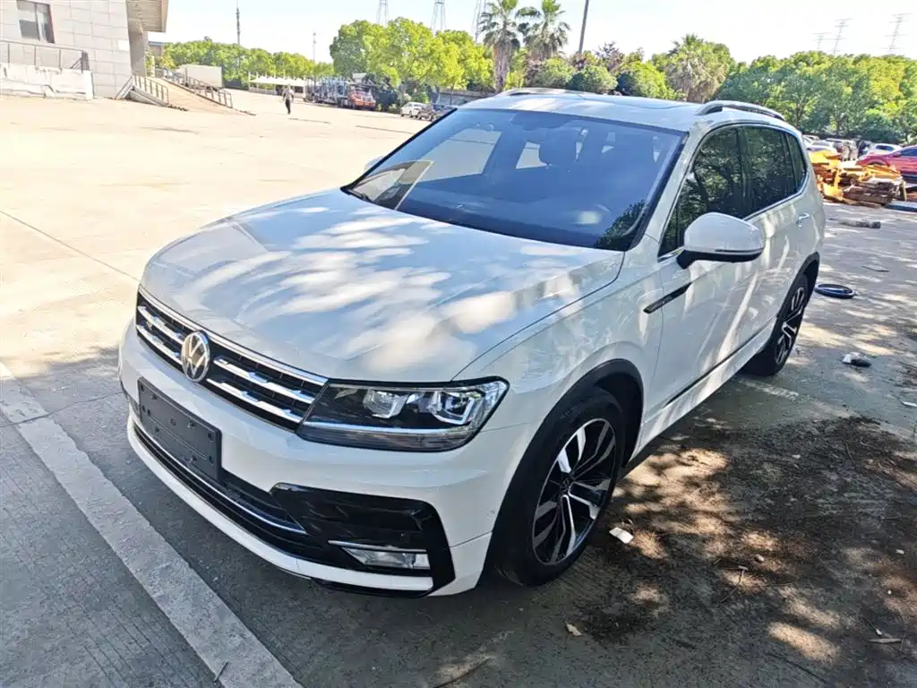 Volkswagen Tiguan L 2021 330TSI Automatic 2WD R-Line Premium фото 2