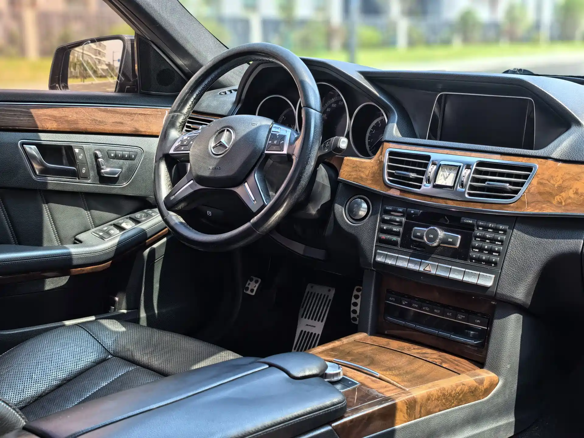 صورة 10 - Mercedes-Benz E-Class