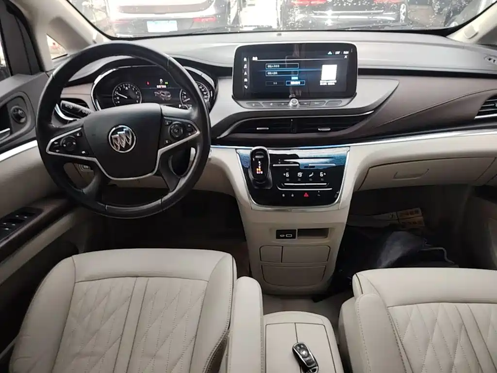 Photo 10 - Buick GL8