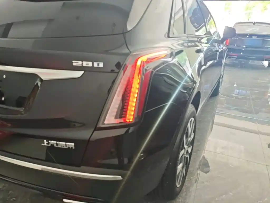 Photo 8 - Cadillac XT5