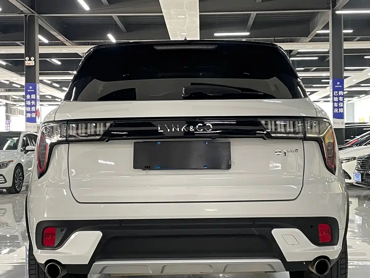 Lynk & Co 01 2017 2.0T AWD Pro фото 4