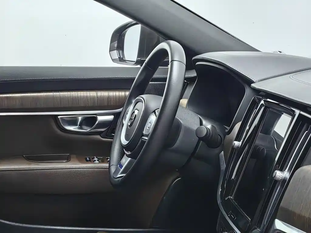 Фото 22 - Volvo S90