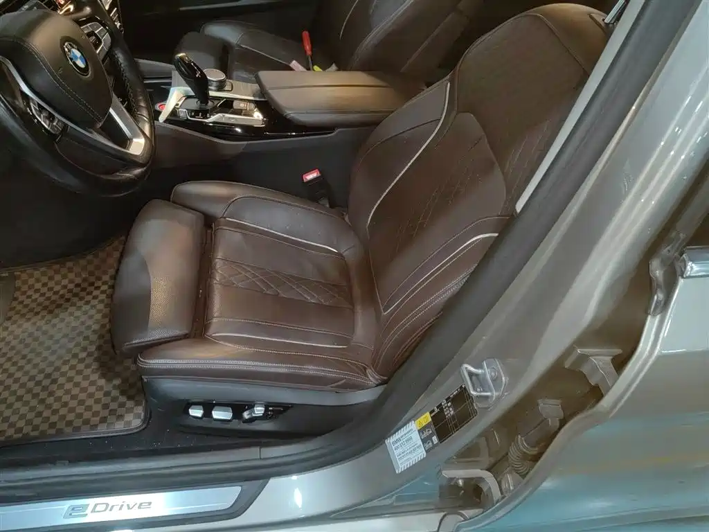 BMW 5 Series New Energy 2019 Facelift 530Le Pioneer Edition фото 15