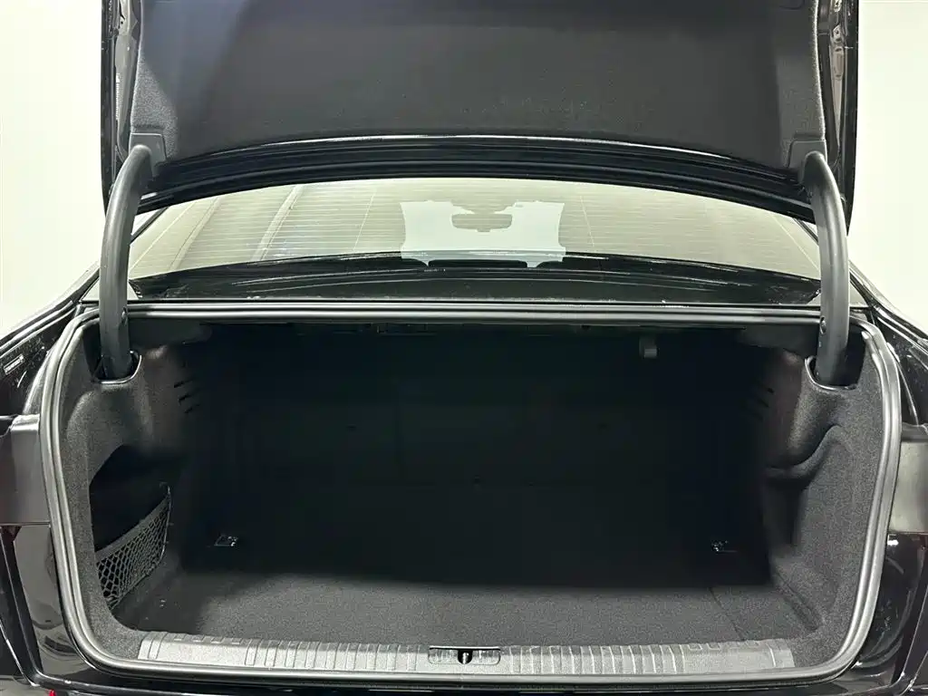 Фото 16 - Audi A6L