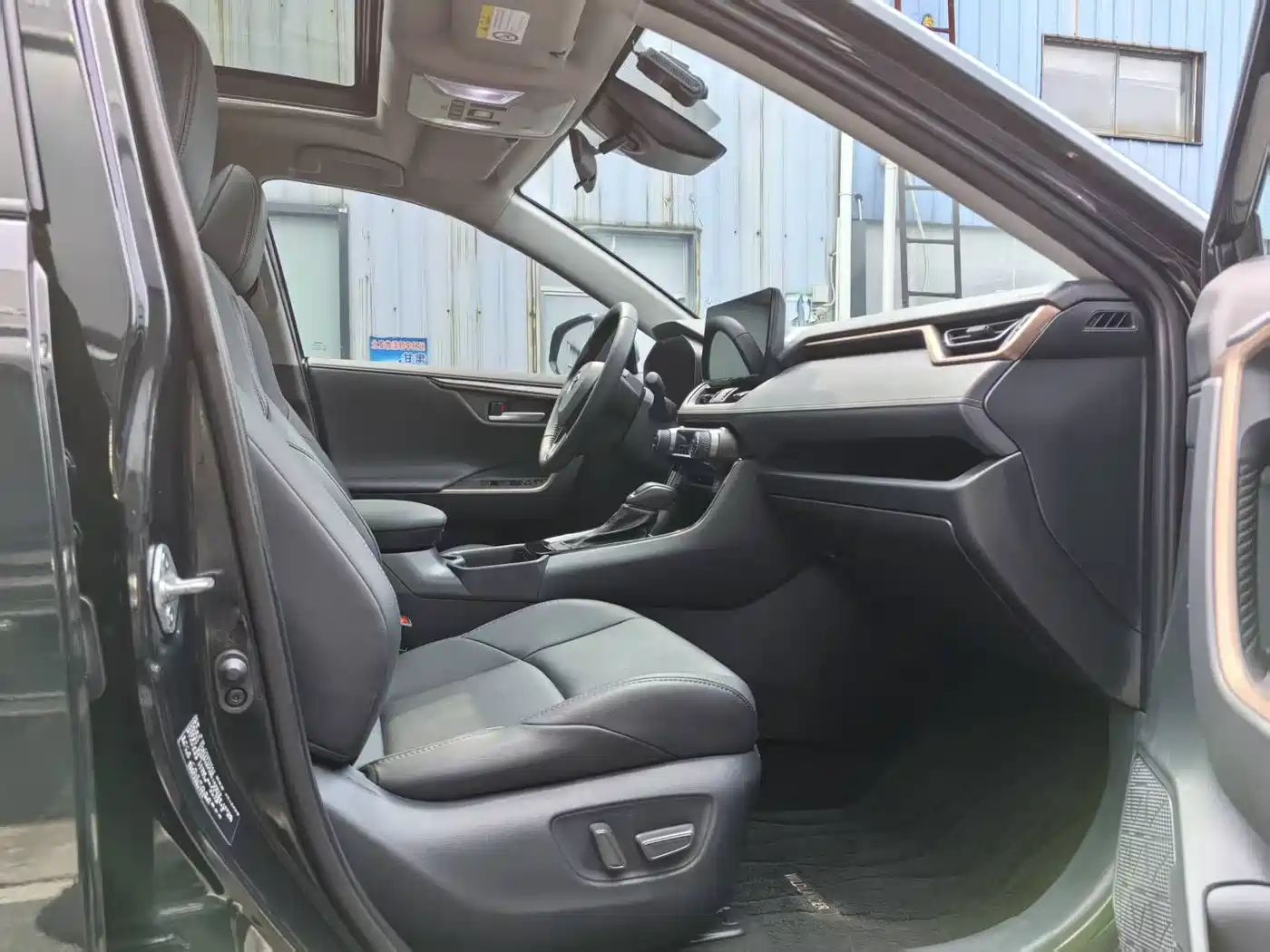 Toyota Wildlander 2024 2.0L CVT 2WD Luxury PLUS Edition фото 10
