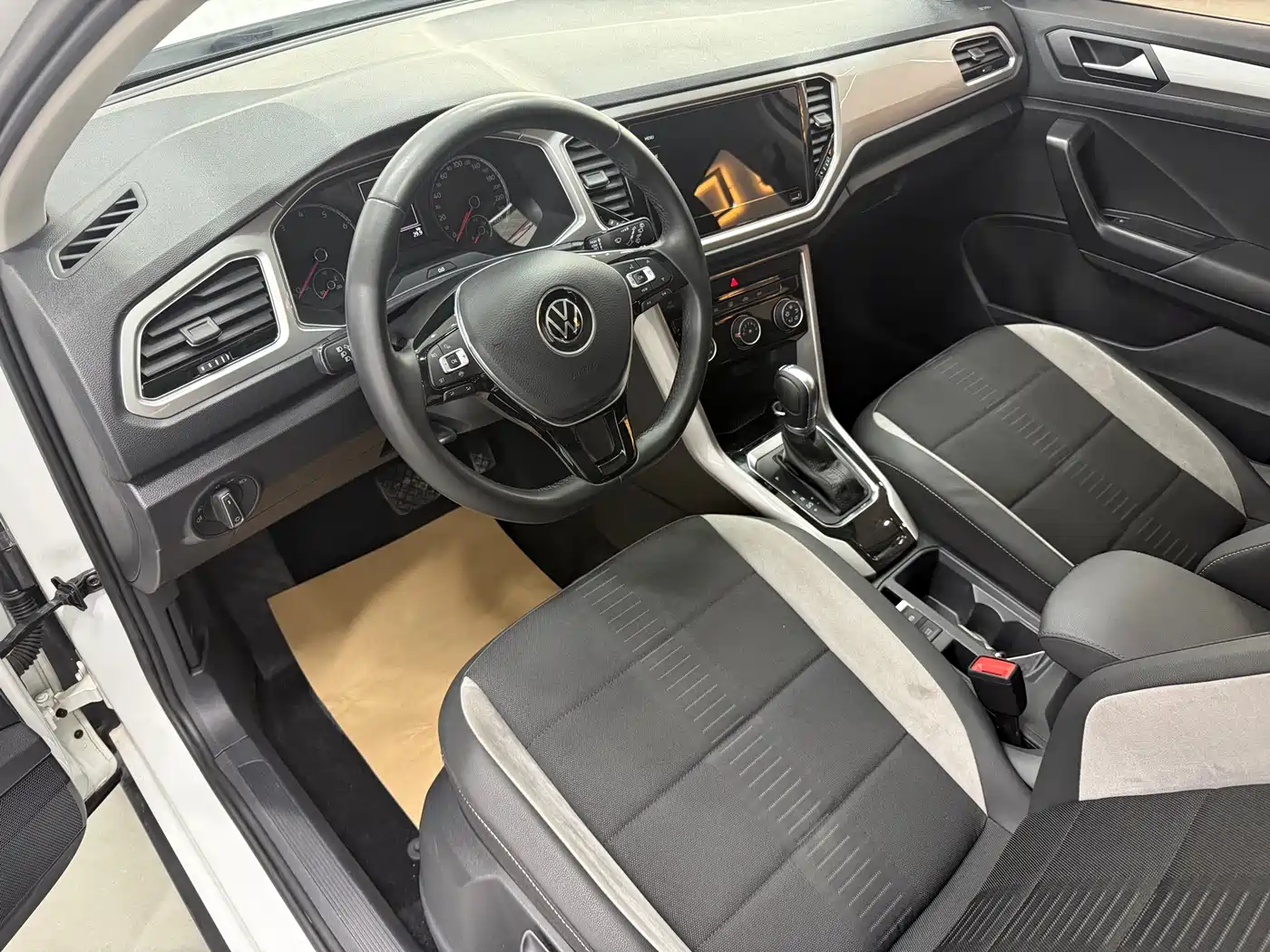 Volkswagen T-ROC 2022 280TSI DSG 2WD Elite PLUS фото 13