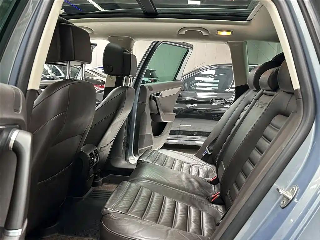 Volkswagen Magotan (Import) 2012 Wagon 2.0TSI 4WD Luxury фото 16