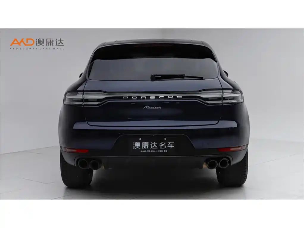 PORSCHE MACAN
