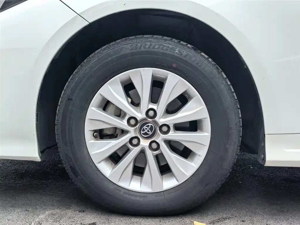 Toyota Corolla 2019 1.2T S-CVT GL Pioneer Edition фото 19