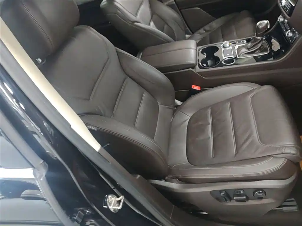 Volkswagen Touareg 2016 3.0TSI Glamour Edition фото 25