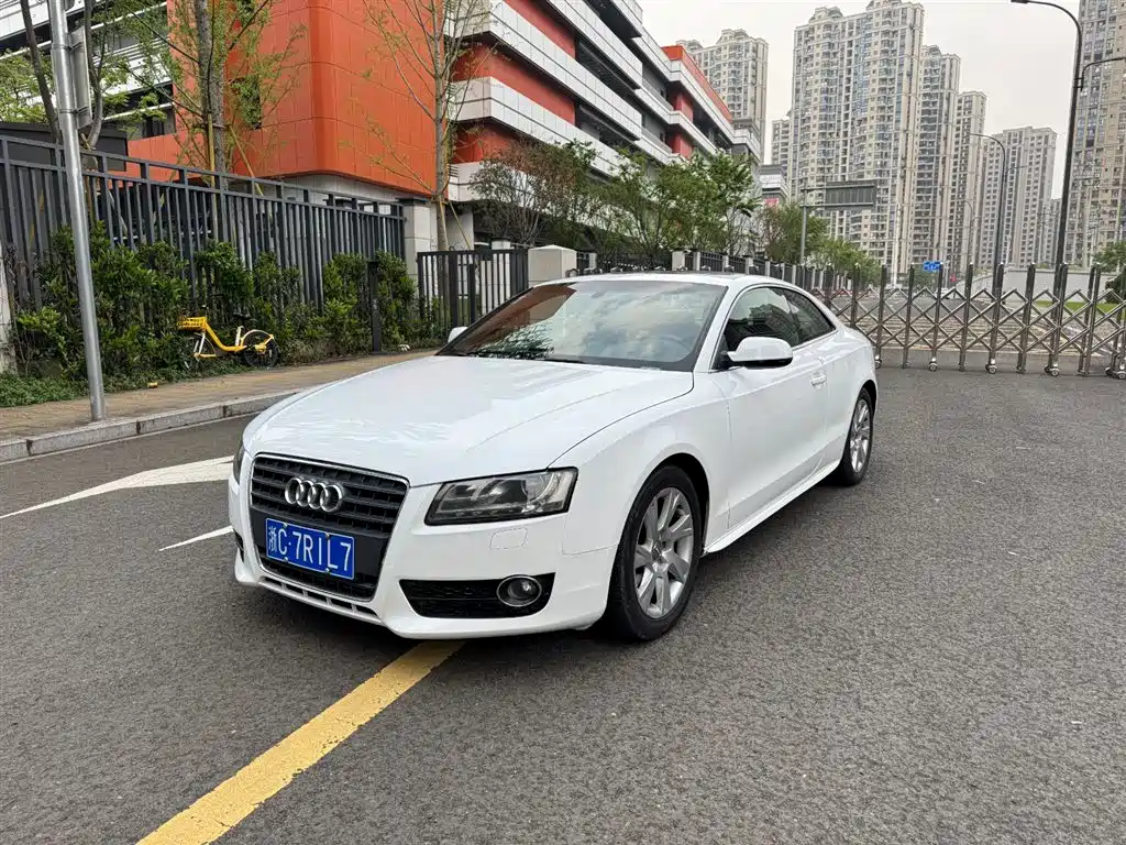 Audi A5 (Import) 2010 2.0TFSI Coupe фото 2