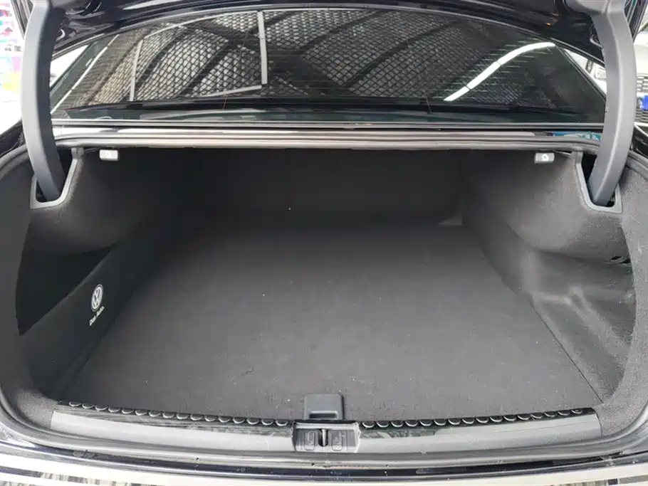 Volkswagen Passat 2017 330TSI DSG Luxury фото 4