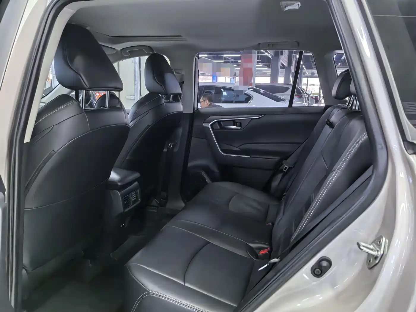 Toyota Wildlander 2021 2.0L CVT 4WD Luxury Edition фото 12