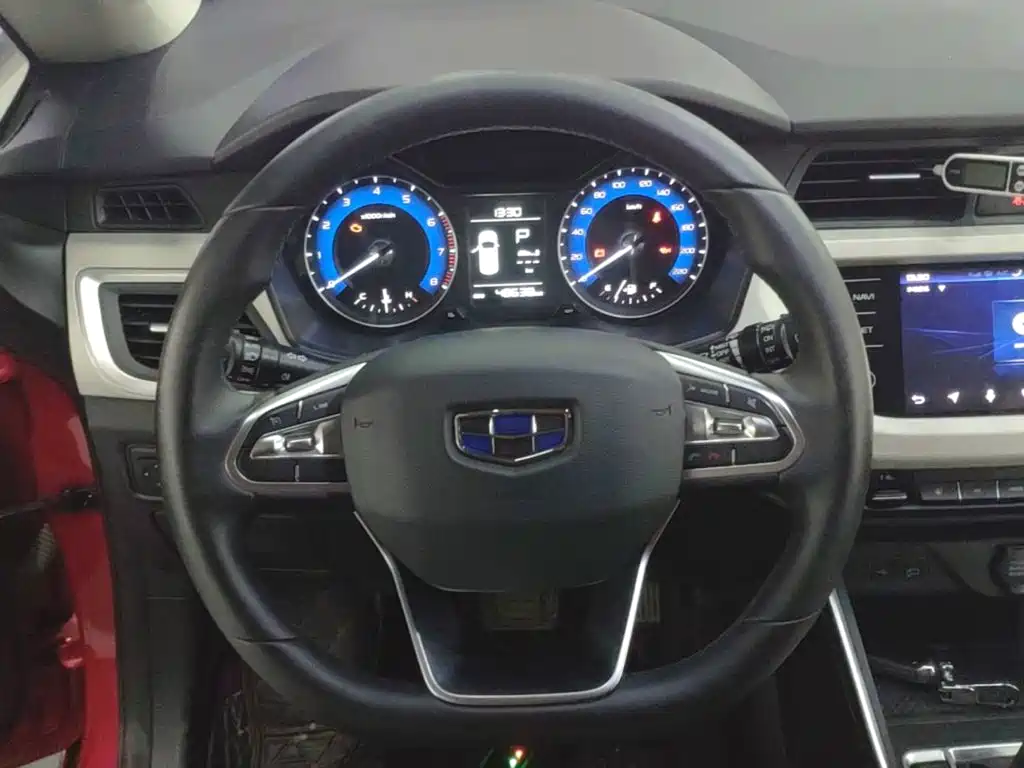 Фото 11 - Geely Vision X3