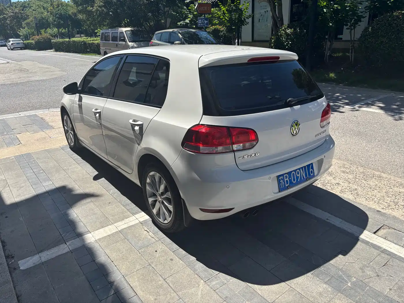 Volkswagen Golf 2010 1.4TSI Auto Comfort фото 15