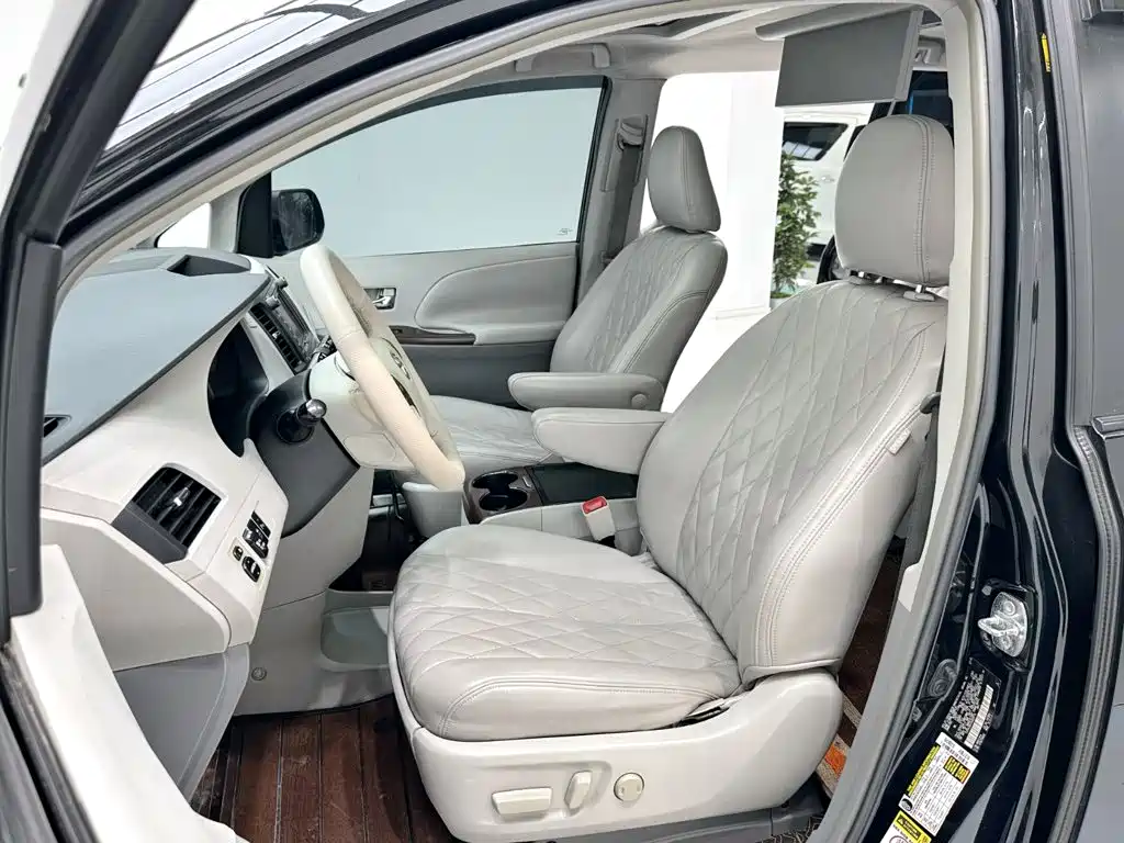 Toyota Sienna 2011 2011 3.5L 2WD Automatic