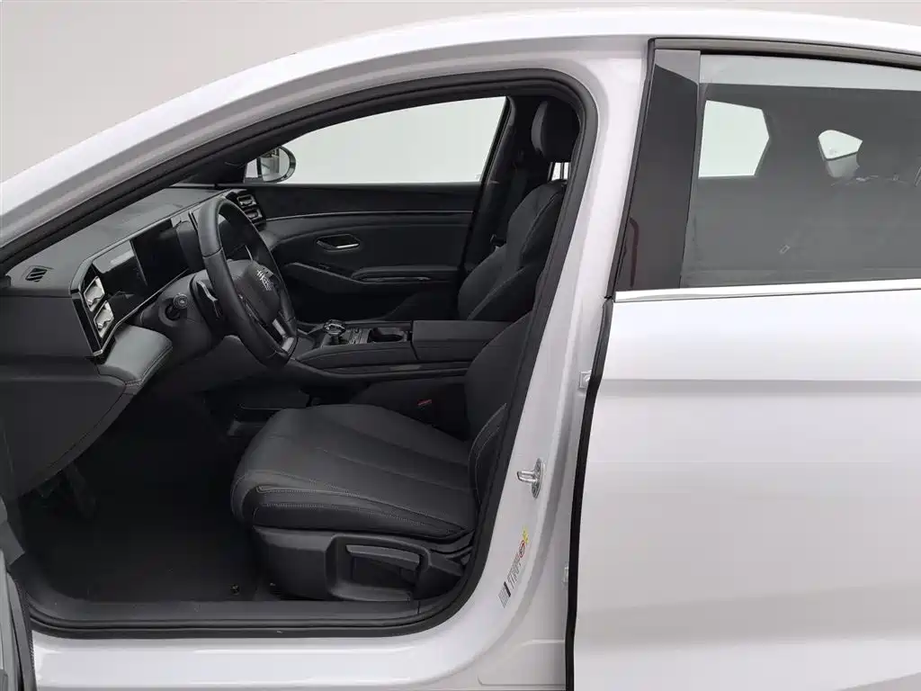 BYD Qin L 2025 DM-i Smart Drive Edition 80KM Leading фото 10
