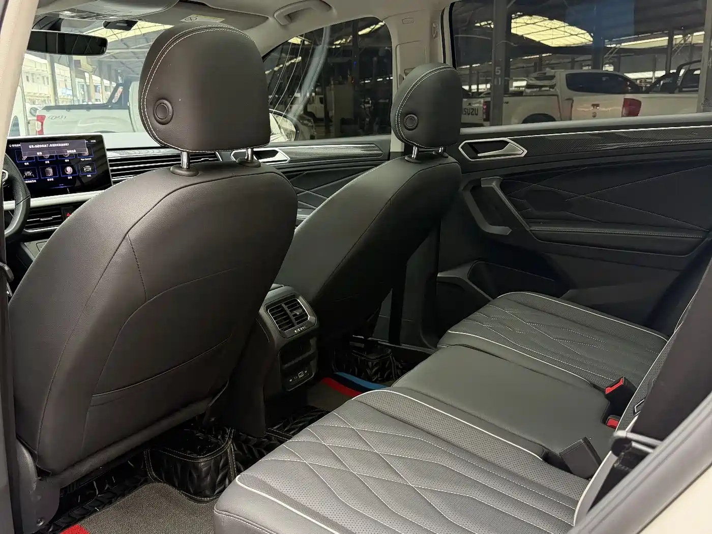Volkswagen Tiguan L 2022 330TSI Auto 2WD R-Line Premium Edition фото 9