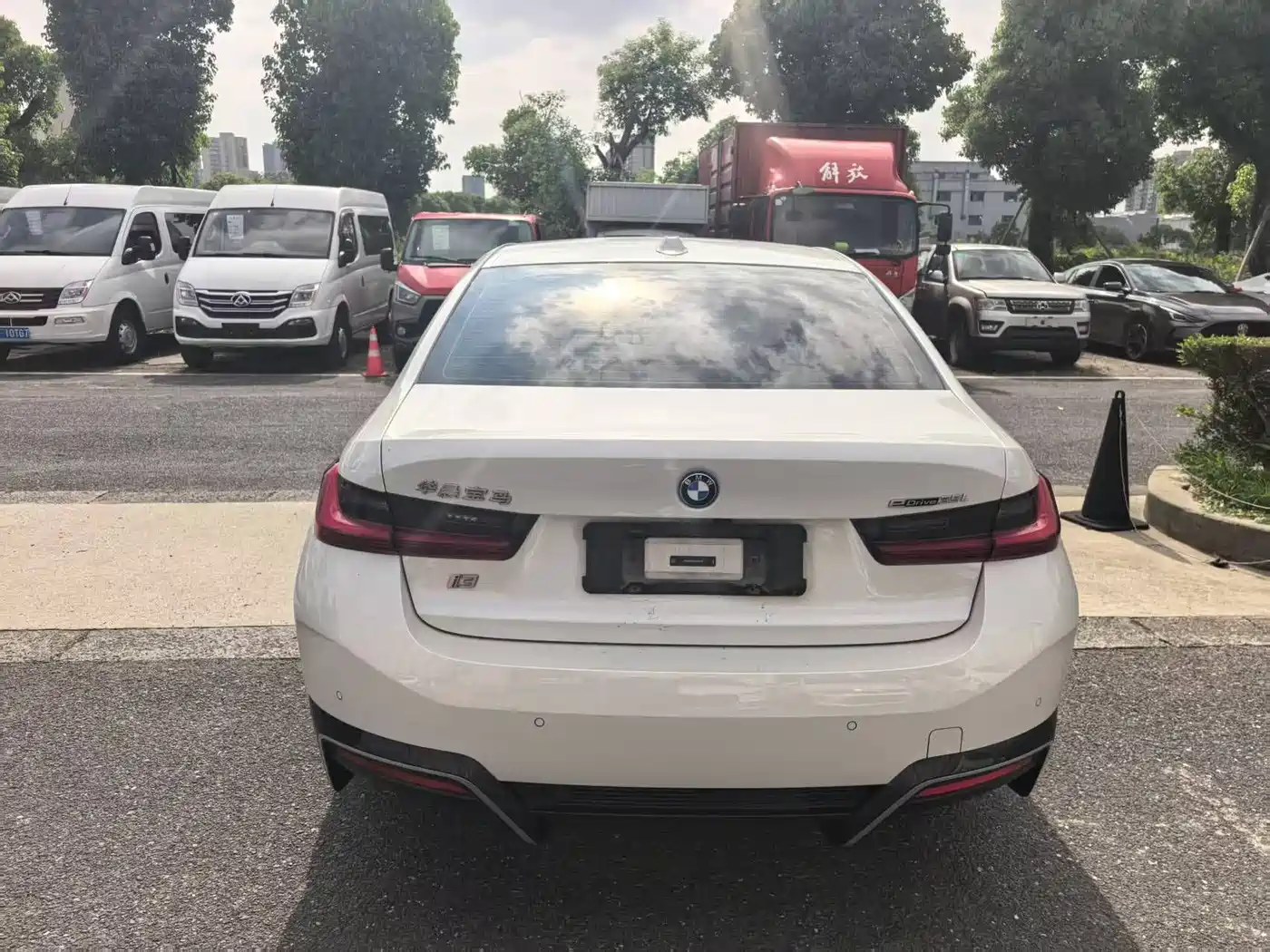 BMW i3 2024 eDrive 35 L фото 14