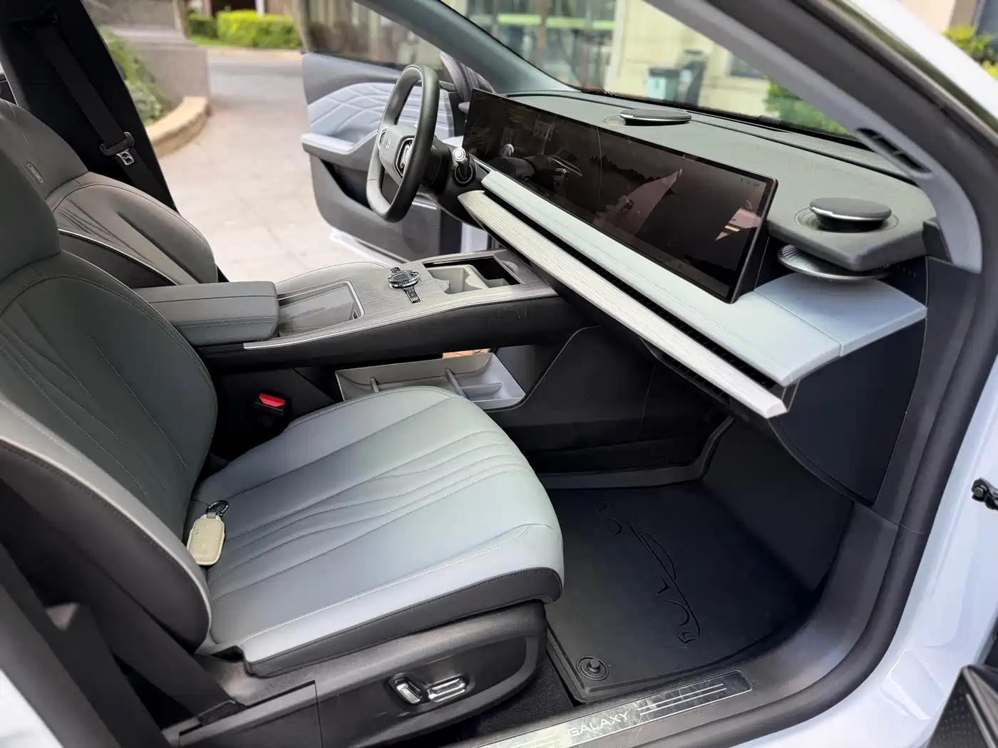 Geely Galaxy Galaxy E8 2024 Model 550km RWD Soaring Dragon Edition фото 5