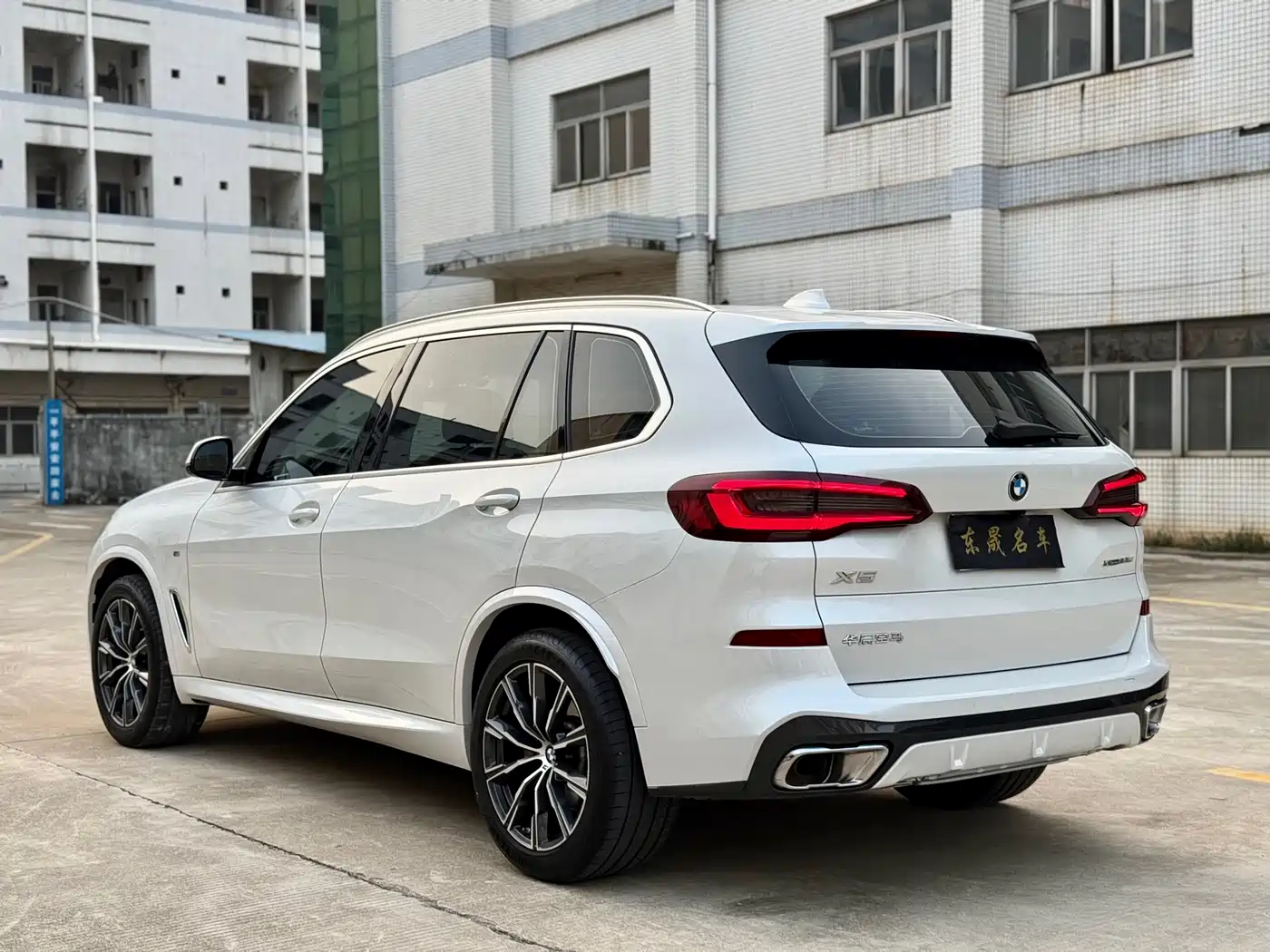 BMW X5 2022 xDrive 30Li M Sport Package фото 16