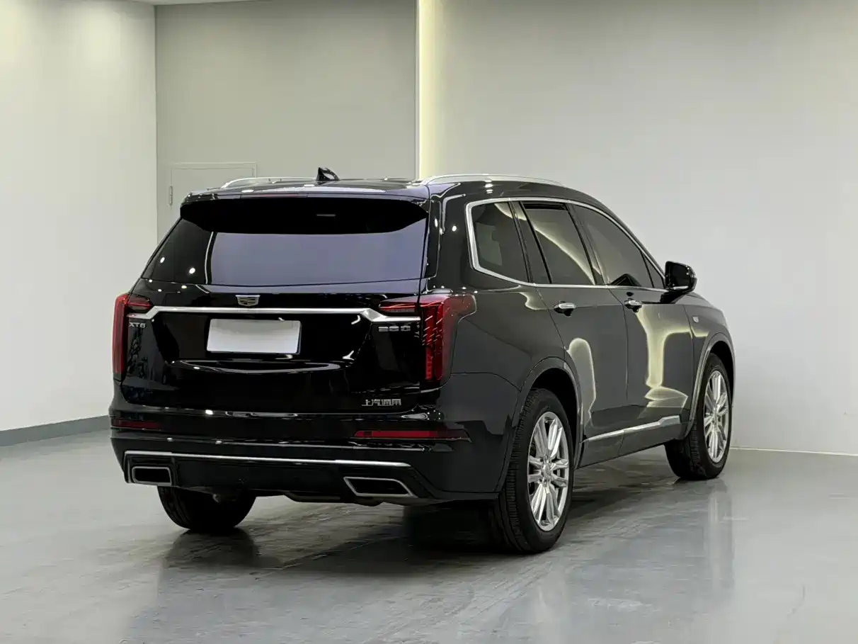 CADILLAC XT6