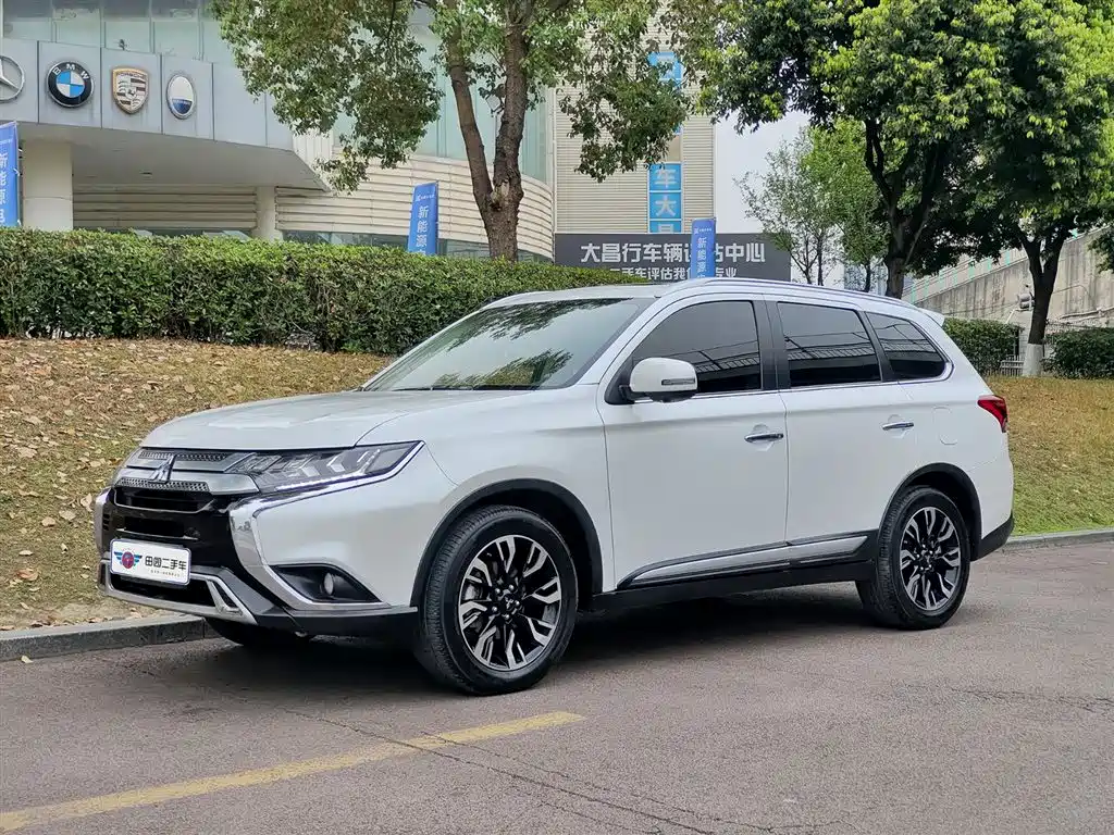 Mitsubishi Outlander 2019 2.4L 4WD Deluxe Edition 7-seater China V