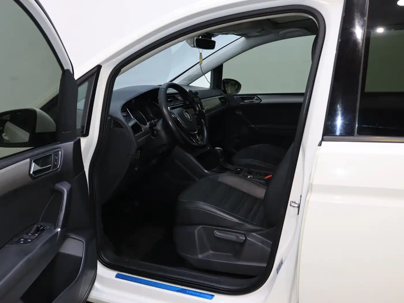 Volkswagen Touran 2016 Touran L 280TSI DSG Elegance фото 8
