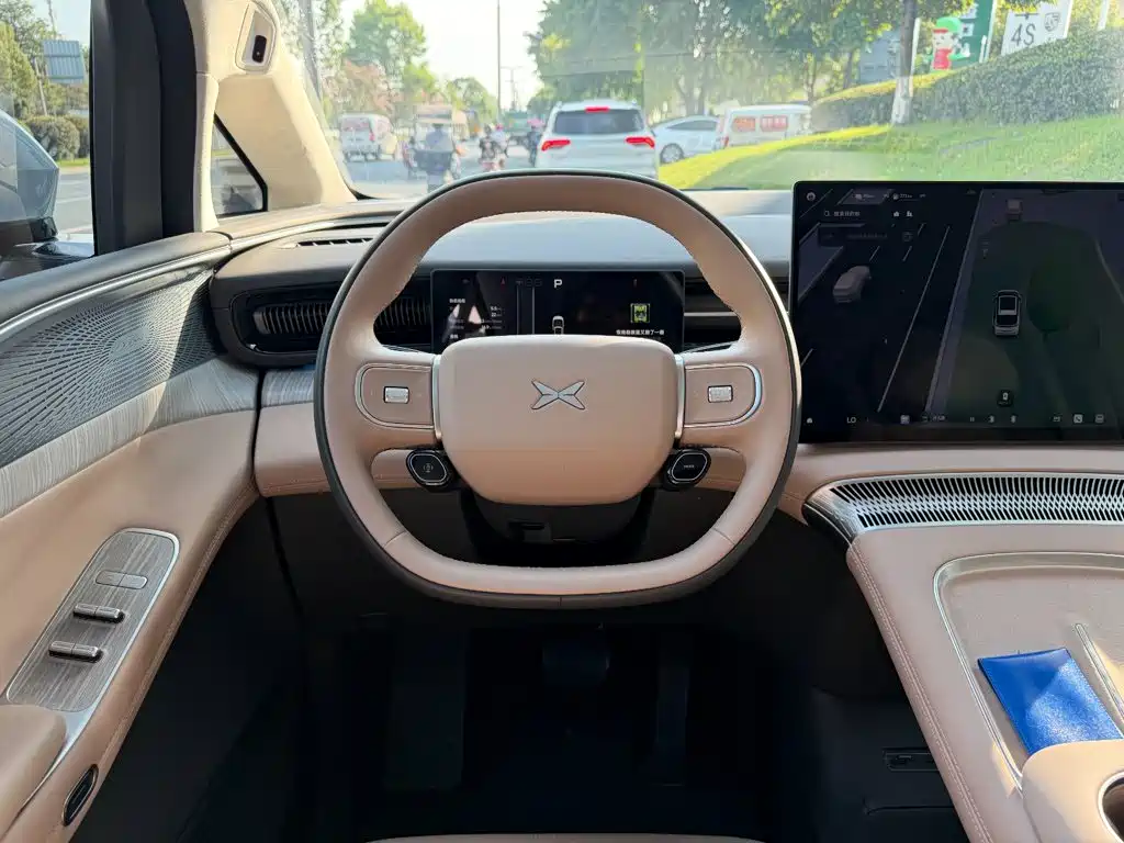 XPeng X9 2025 2025 Extended Range Edition