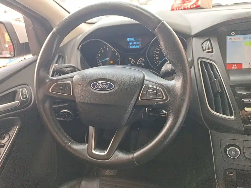 Фото 11 - Ford Focus