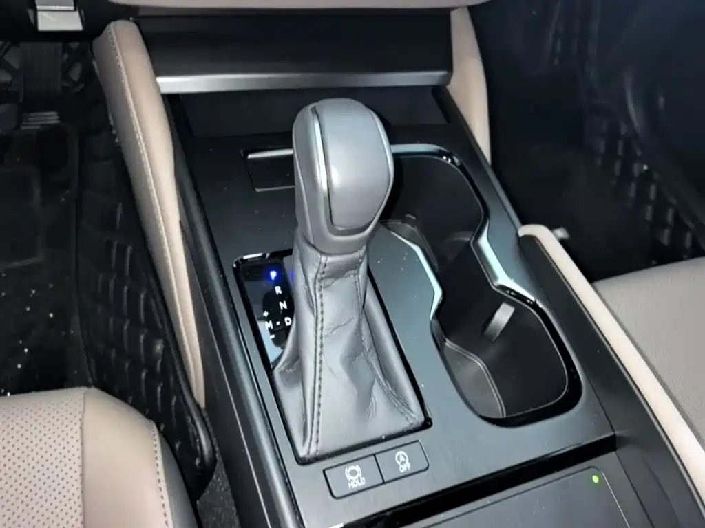 Lexus ES 2026 2025 200 Ultimate Edition
