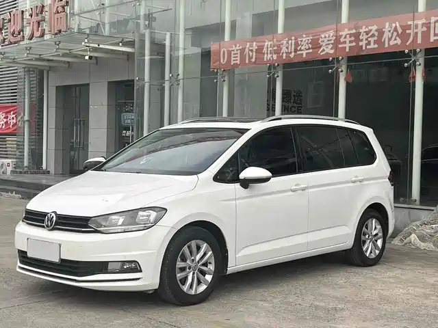 VOLKSWAGEN TOURAN