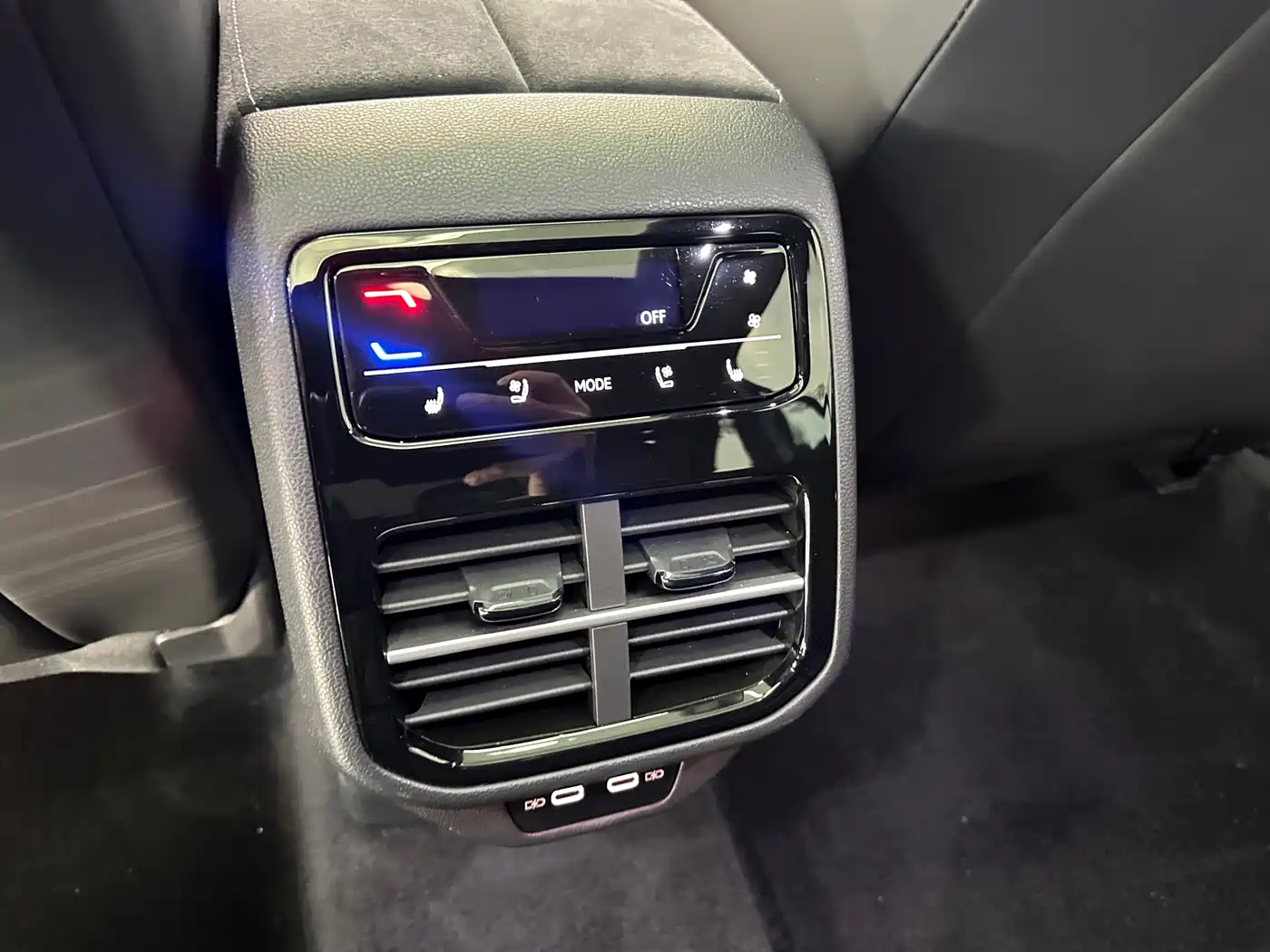 Volkswagen Passat 2025 Model Pro 380TSI Starlight Dragon Premium Edition фото 4