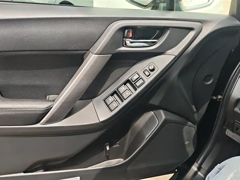 Subaru Forester 2013 2.5i Automatic Premium Edition фото 7