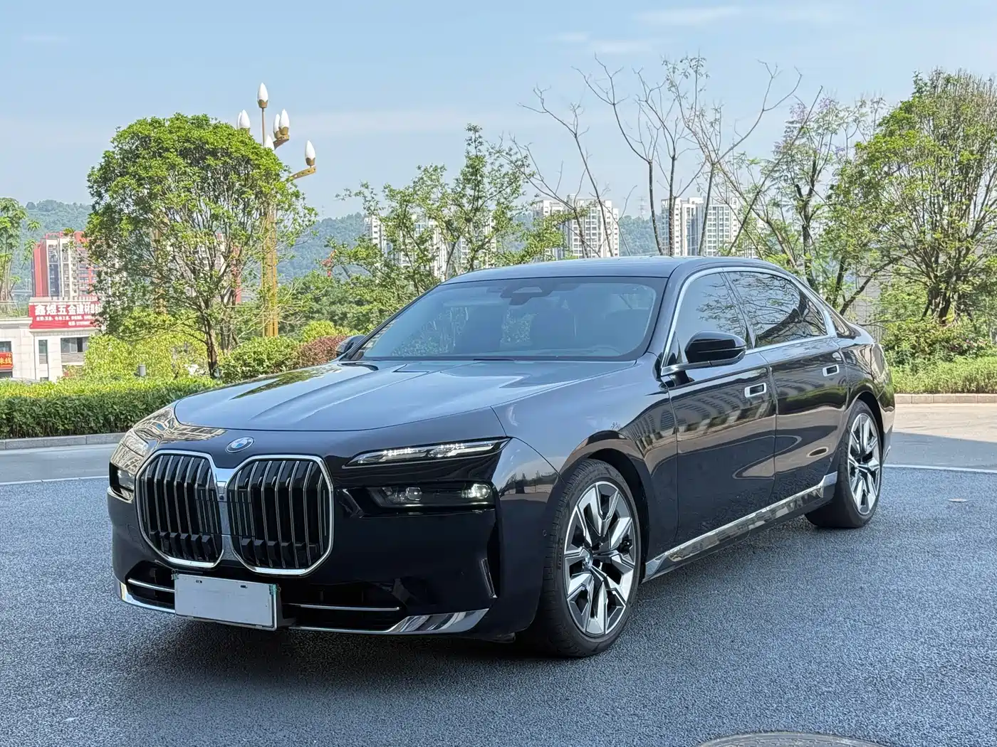BMW 7 Series 2023 Model 740Li Leading Luxury Package фото 2