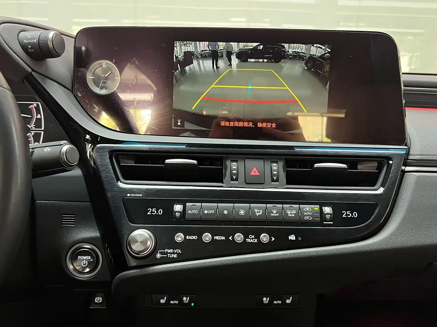 Lexus ES 2022 300h Excellence Edition фото 13