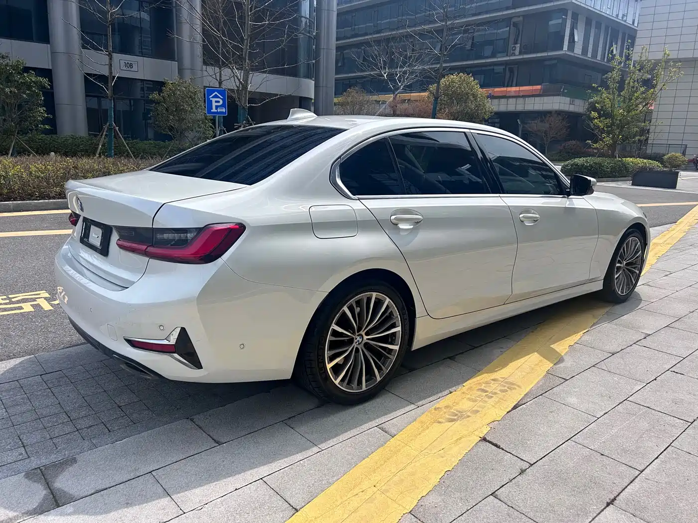 BMW 3 Series 2020 325Li Launch Edition фото 7