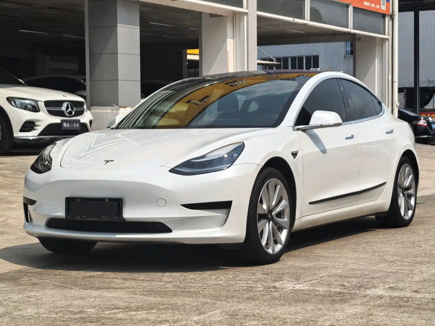 TESLA MODEL 3