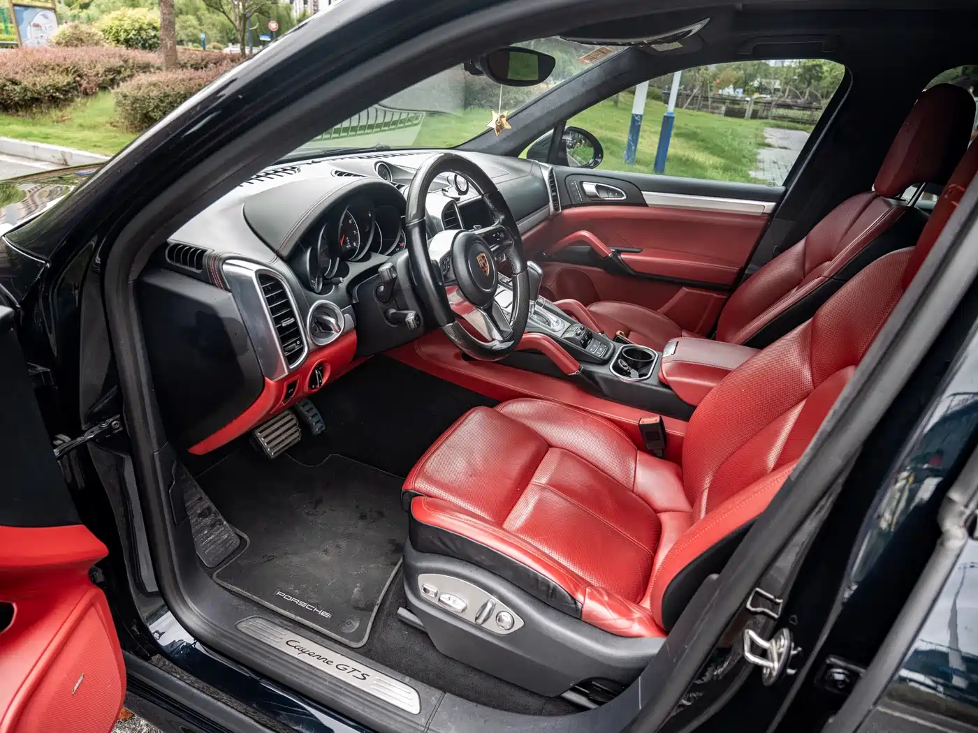 Photo 10 - Porsche Cayenne