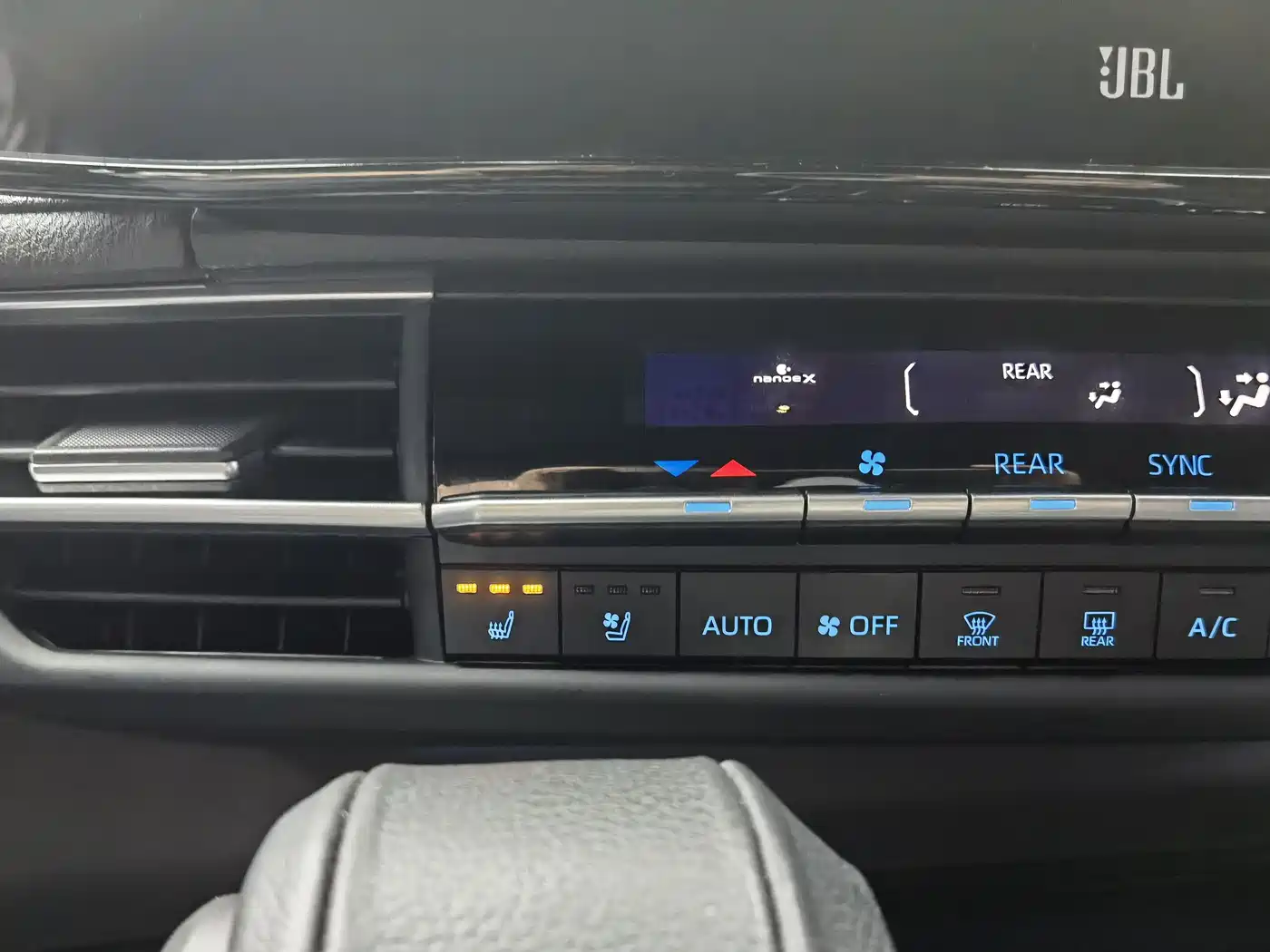 Toyota Sienna 2021 2.5L Hybrid Platinum Edition фото 15